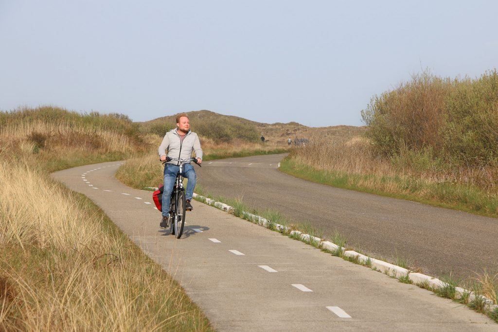 Mit dem Rad auf Texel: Wer seinen Urlaub ohne Auto plant, hat dank der vielen Radverleiher absolut kein Problem einen fahrbaren Untersatz zu finden.