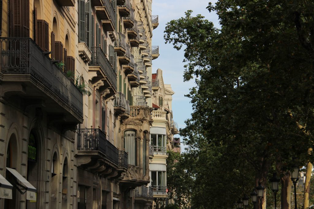 Großstadtliebe: Auf kaum einer Straße ist Barcelona so schön und wuselig wie entlang der Passeig de Gràcia.